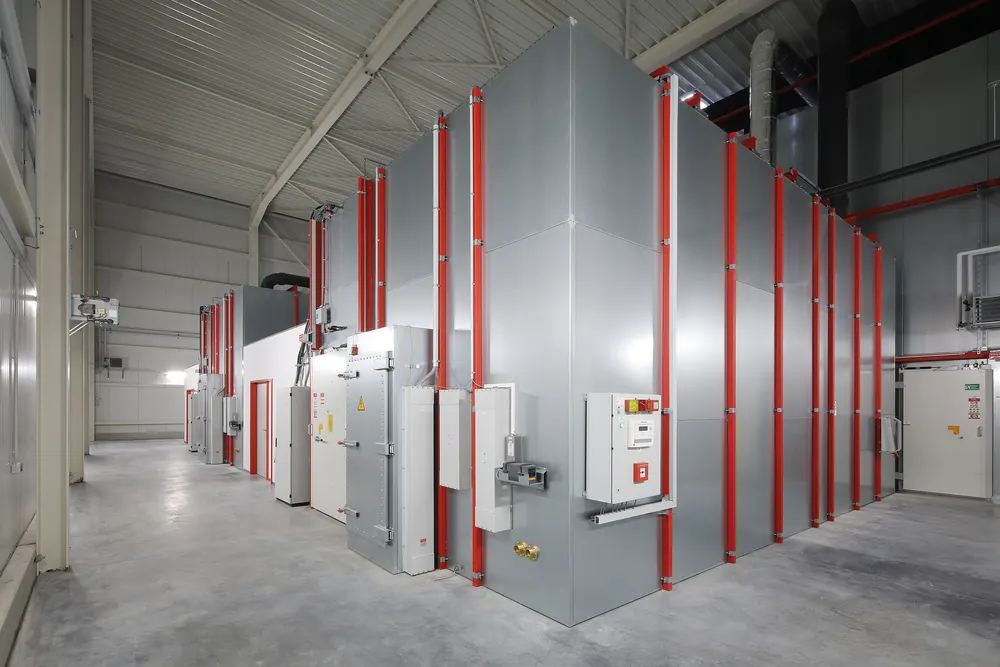 Modular PAN shielding panels forming the wall of a shielded room, carried on a self-supporting steel structure